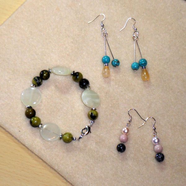 Beaded bracelet and earrings set
