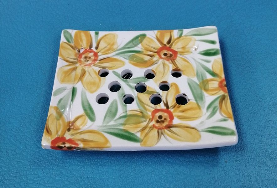 Front view of daffodil soap dish