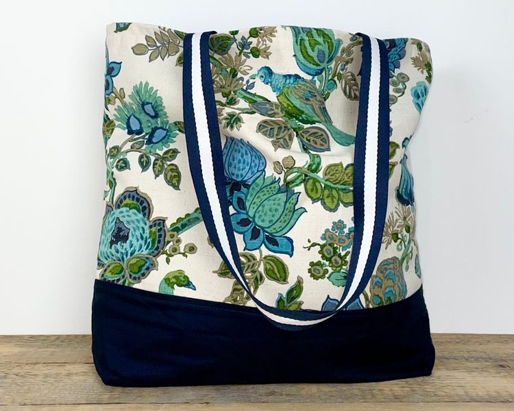 Shoulder bag made from vintage fabric