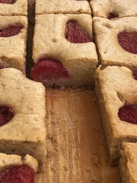 Strawberry squares clos