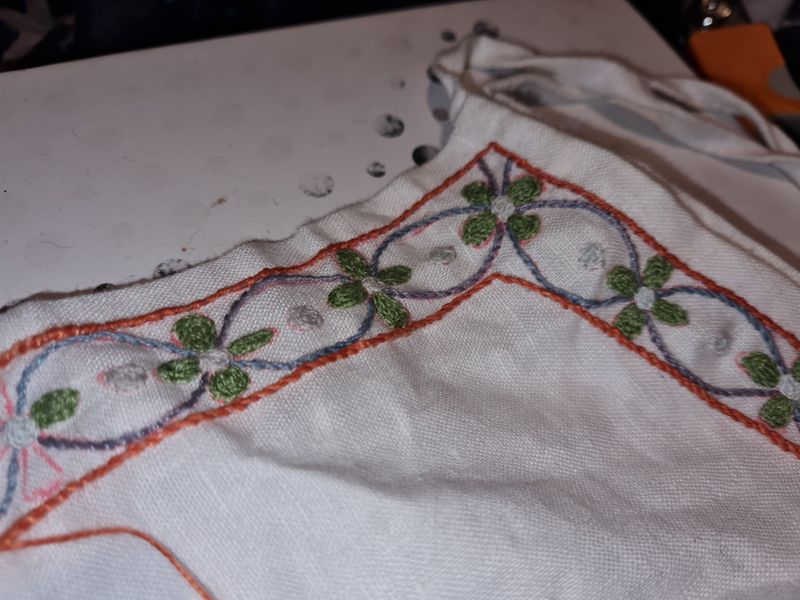 Coif linen embroidery 