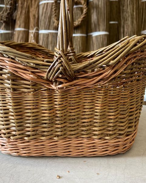 student oval shopping basket