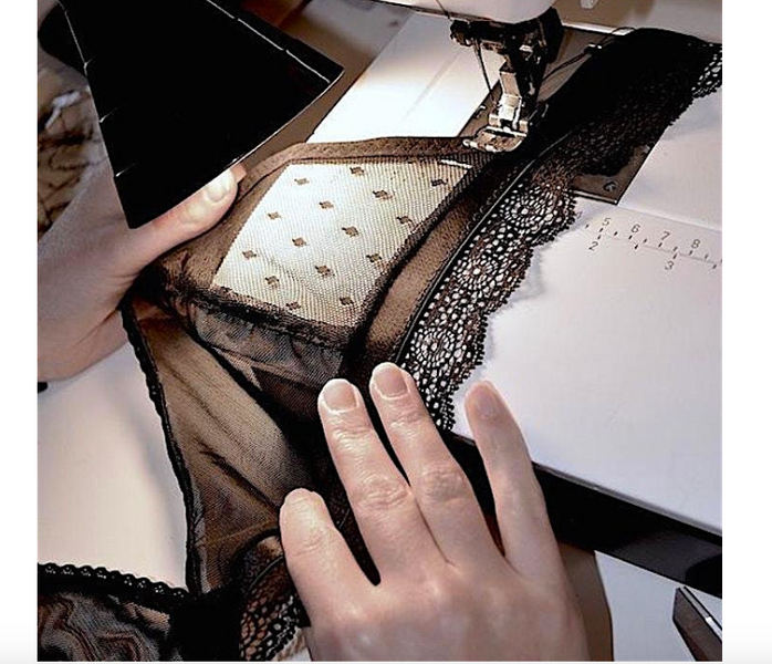 sewing lace 