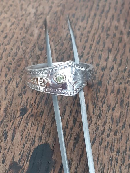 Vintage sterling teaspoon handle ring with 9kt and tube set 3mm sapphire.
You could make something similar during this lesson.
:)