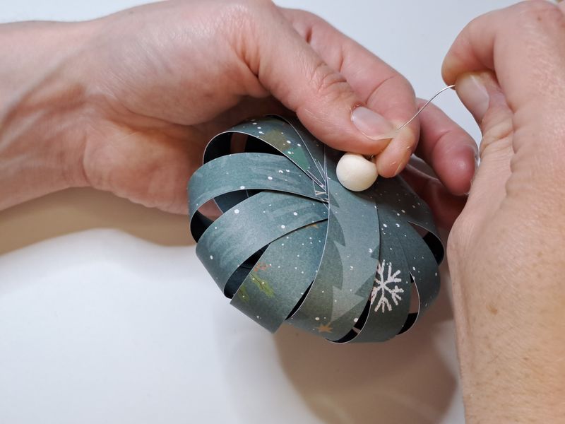 Making paper bauble