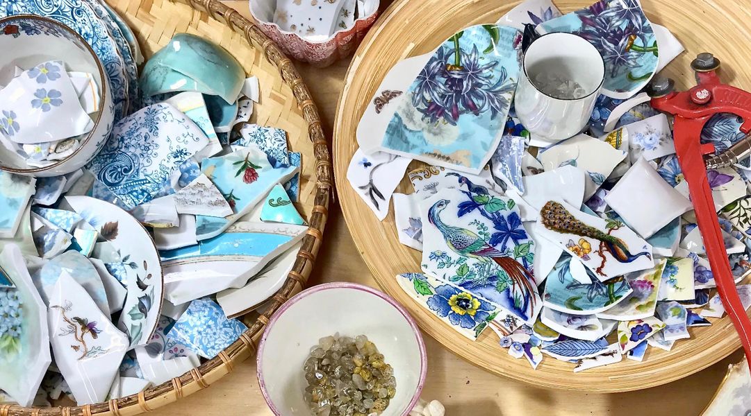 Blue palette mix of china for making mosaics