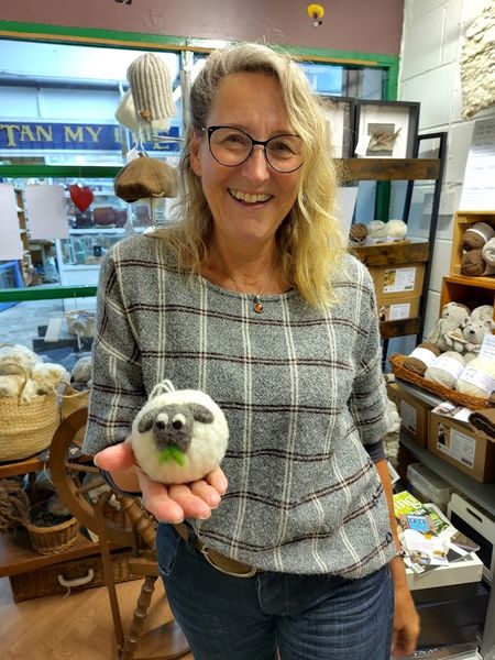 Course attendee Sheralyn with her felted sheep Shirley. 