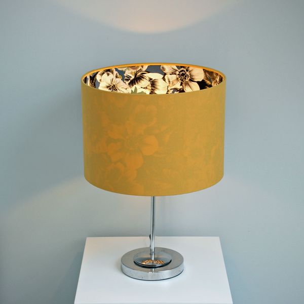 A finished 30cm table lampshade