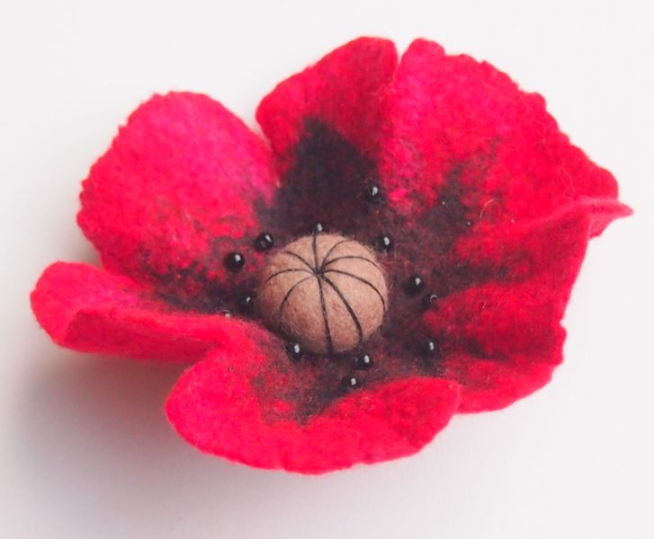 Hand made felt poppy flower brooch 