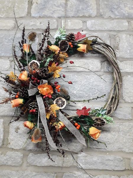 Rustle up the perfect autumn wreath, bringing the warm shades of the season straight to your door. 