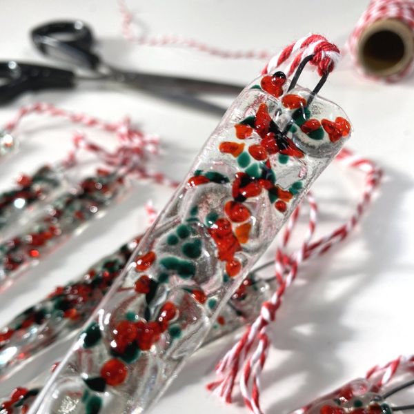 Make a selection of glass Christmas decorations in half a day