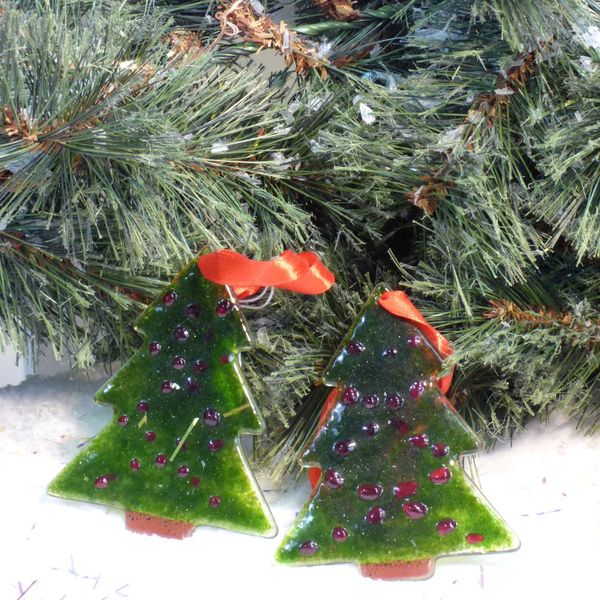 Make a selection of glass Christmas decorations in half a day
