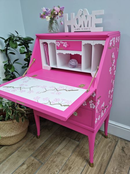 Pink cherry blossom desk in Fusion Mineral CUREiously Pink