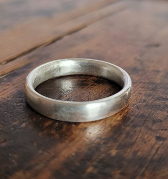 Simple silver ring
