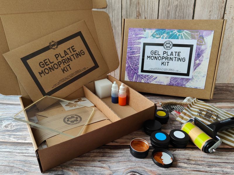 Contents of the kit showing 2 varieties of ink, genuine GelliArts gel plate, roller/brayer and instructions