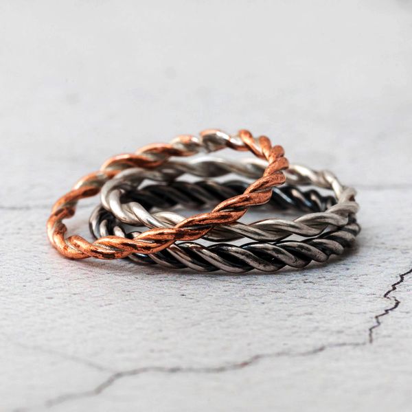 Twisted wire stacking rings