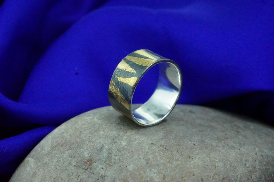 Kuem boo with patina wide ring 24 carat gold