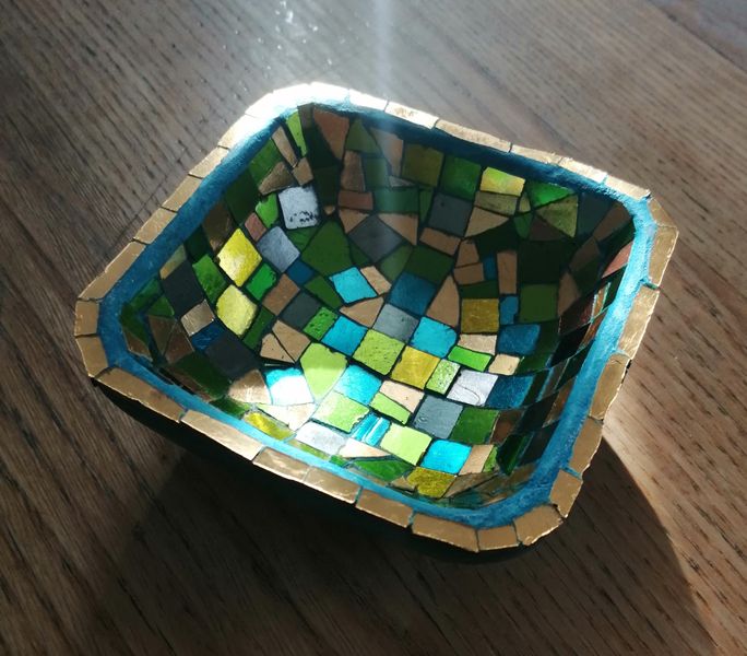 Small mosaic decorative bowl