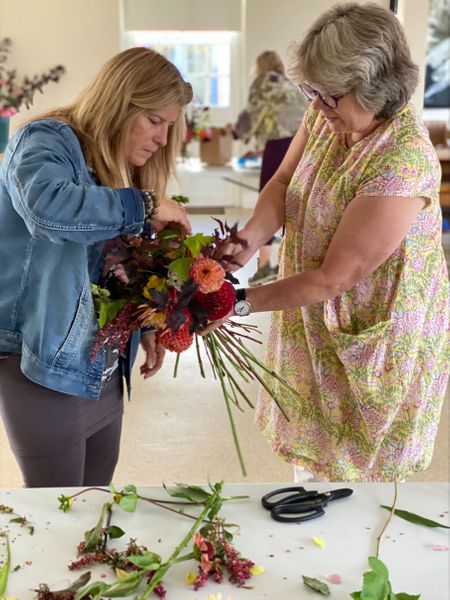 individual guidance with making a bouquet