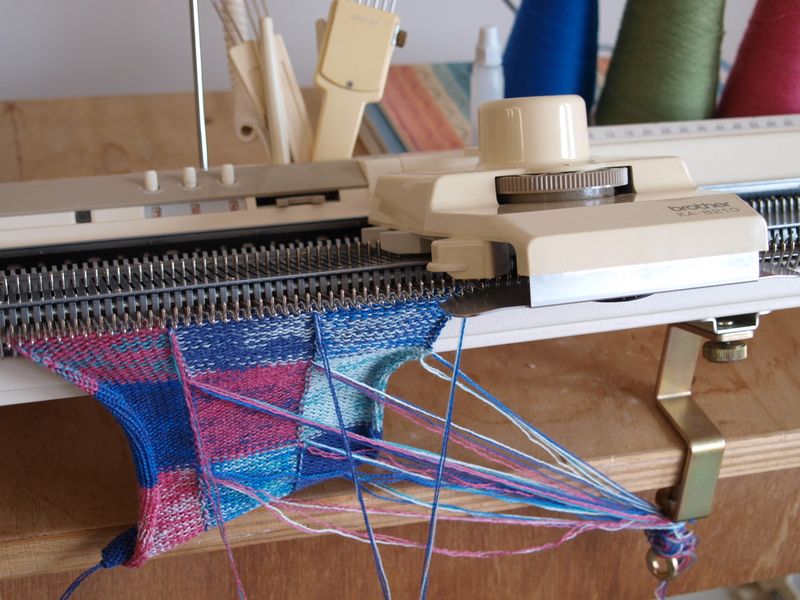 Intarsia carriage on the brother knitting machine