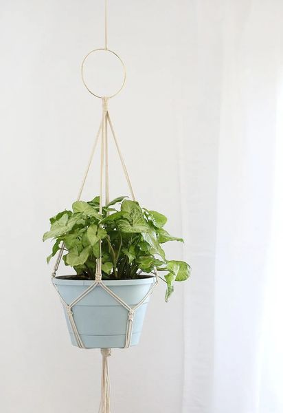 Macrame plant hanger example from Persia Lou