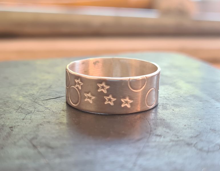 Stamped ring with stars