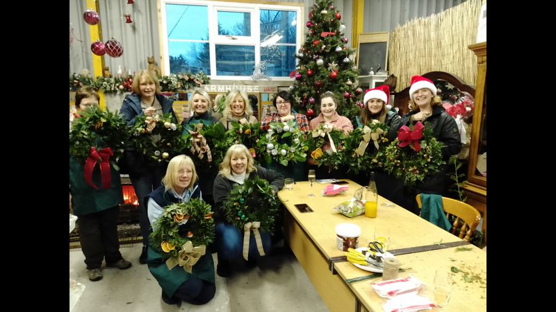 Group photo Christmas wreath making with Jane Robbins