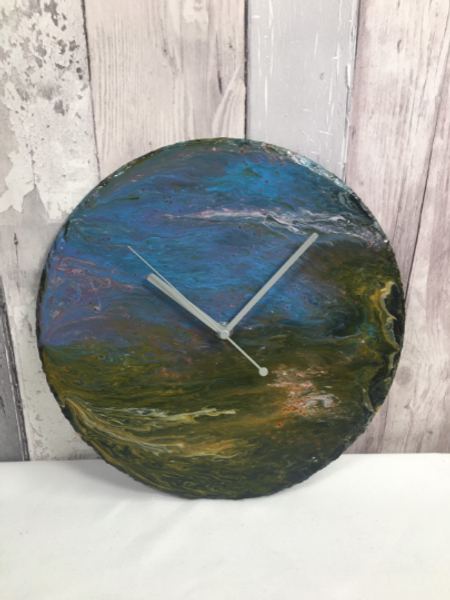 acrylic pour clock