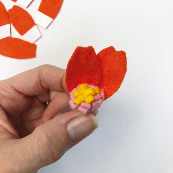 The flowers are so easy to make!