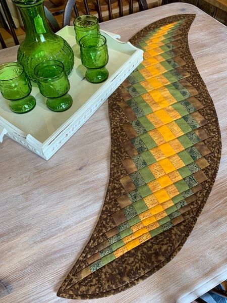 Waving table runner in autumn colours