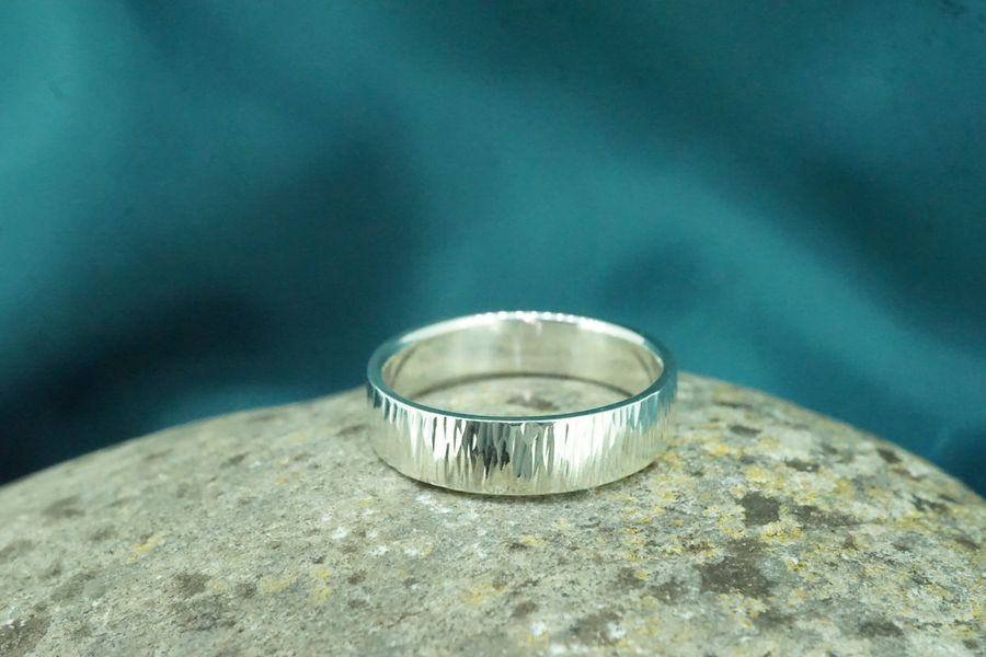 Hammered texture ring