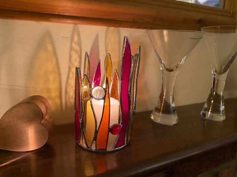 A finished candleholder with beautiful coloured reflections