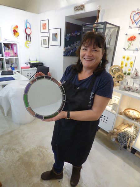 Learn how to work with mirror glass