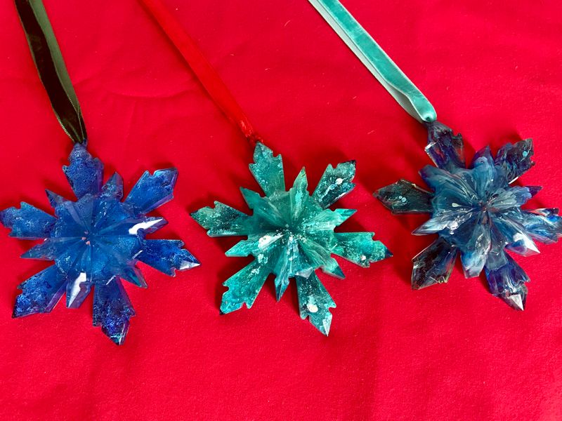 Resin UV jewellery gifts and christmas workshop Gloucestershire