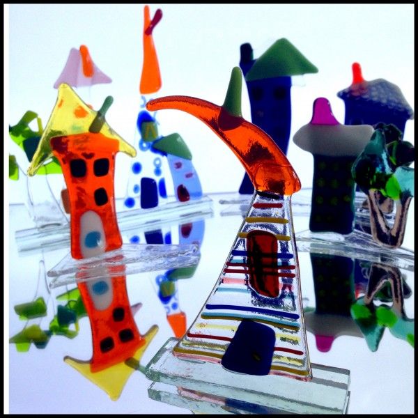 hobbit houses are both easy & fun to create on this fused glass workshop