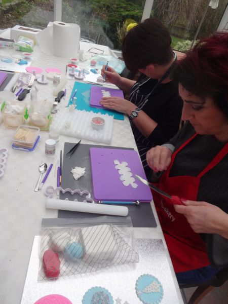 Busy Decorating Cupcakes on a course in Worcestershire
