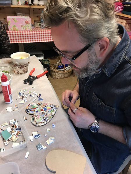 Couples mosaic workshop in London