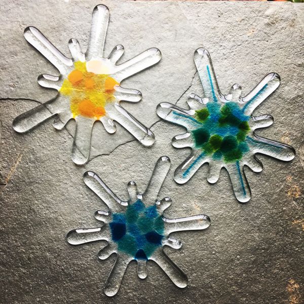 Contemporary glass stars? Or colourful snowflakes? You choose at the Fused Glass decorations Course