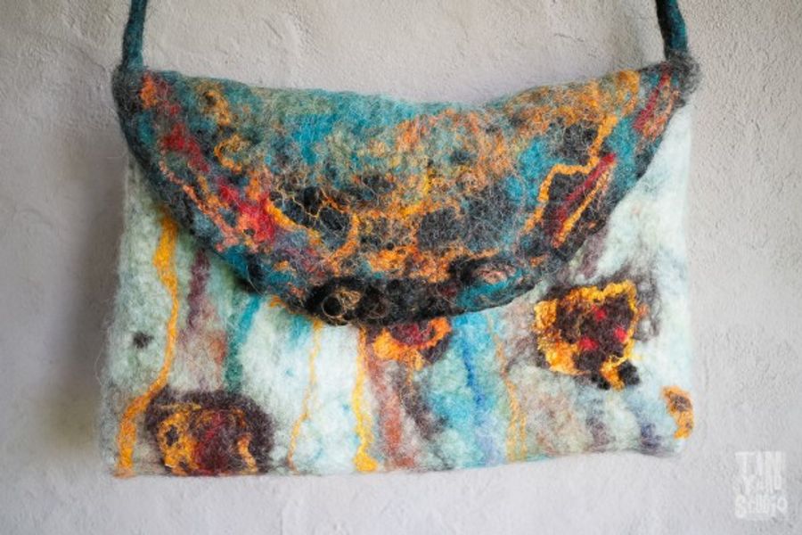 Bag with colours inspired by rusty ship