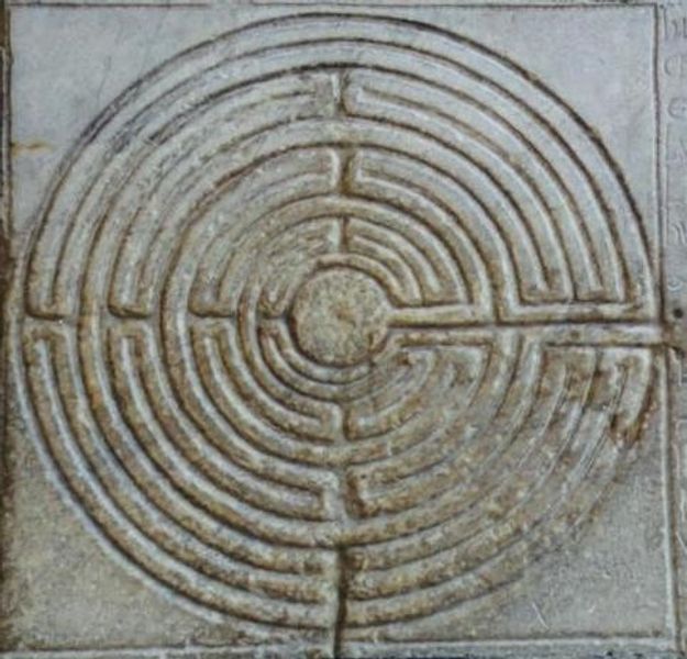 Lucca finger labyrinth