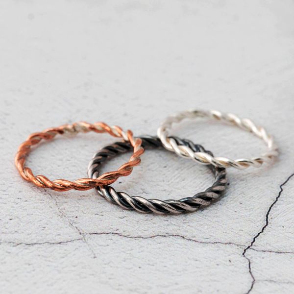 Twisted wire rings