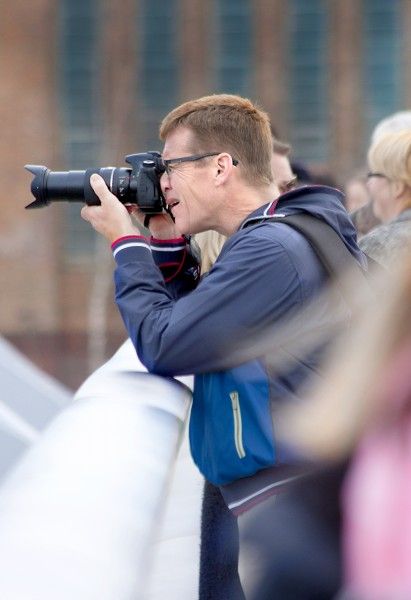 One to one camera course London - Practising handheld long lens techniques - Richard Piper 