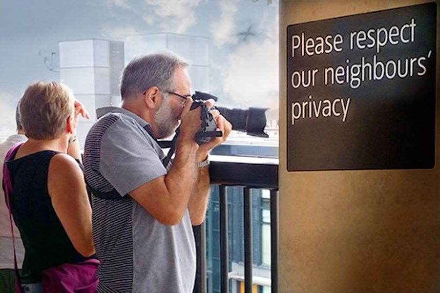 Photo course London - "What sign?"...  Image shot on the viewing terrace of Tate Modern's new Switch House - Richard Piper