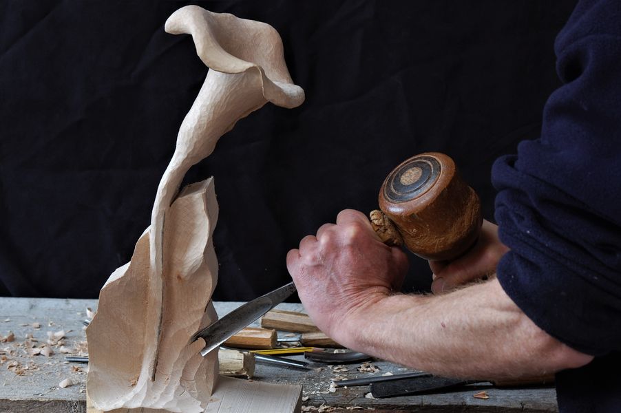 Cala Lily carving