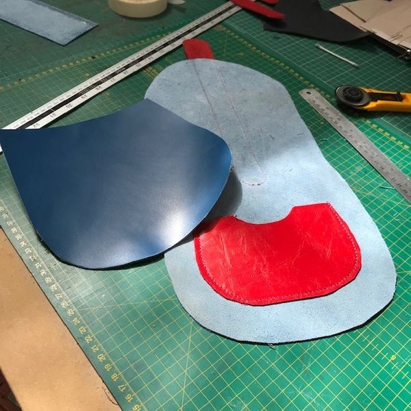 Saddle bag construction with pocket attached to back panel
