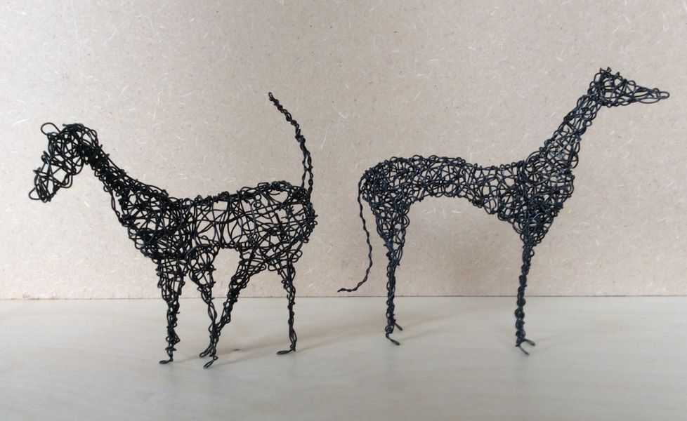Create small wire animal sculptures in Hampshire.