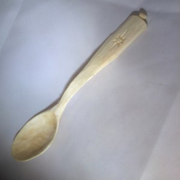 sycamore eating spoon