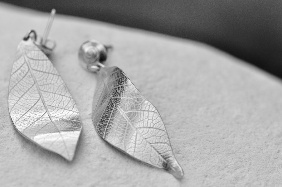 Embossed earrings course