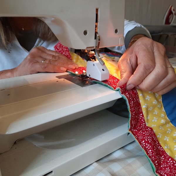 Applying a binding, Quilt in a day course with Amanda Jane Ogden 