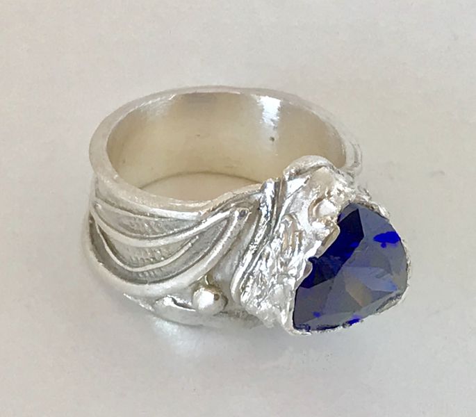 Ring with tanzanite